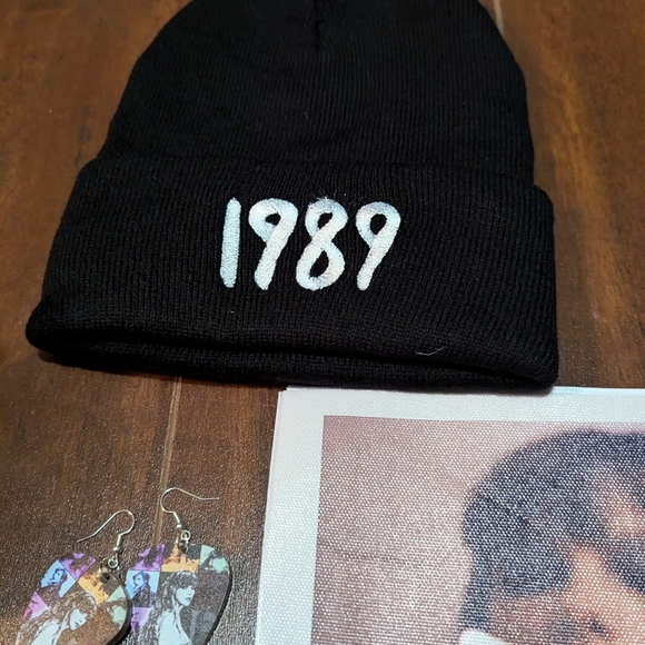 Taylor Swift Swiftie Bundle - Picture 13 of 16